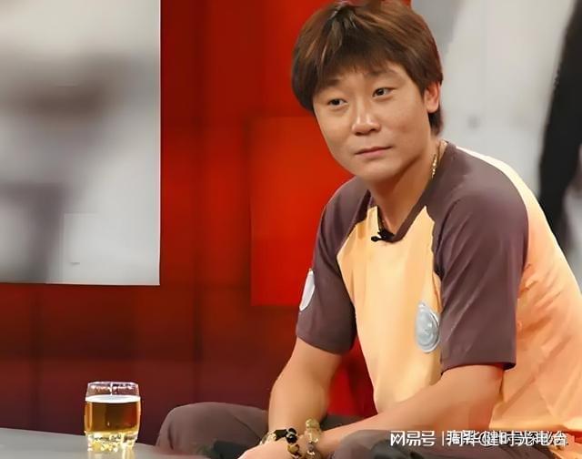 包含那个让那英“未婚生子”的前国脚高峰，20年后现在过得怎么样？的词条