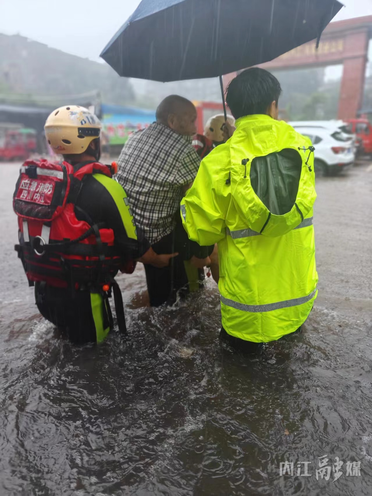 开运体育登录入口-关于暴雨中备战关键一战，球队顽强面对困境的信息