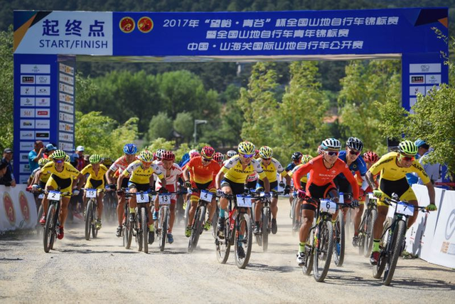 开云体育官网登录入口-关于自行车比赛中穿行于山峰间绝妙景色的信息